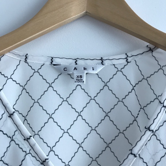 💛 SALE CAbi Tab Sleeve Sheer V Neck Button Down - Picture 4 of 6